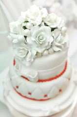 Obraz na płótnie Canvas Wedding cake on light background