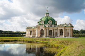 Fototapeta na wymiar The Grotto in Kuskovo park, Moscow