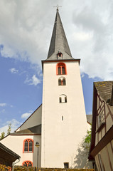 Fototapeta na wymiar Historischer Kirchturm in Traben-Trarbach, Mosel Deutschland