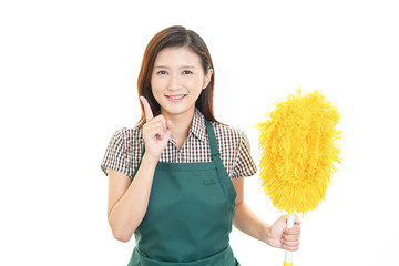 お掃除をする主婦