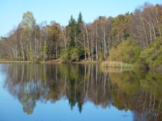 Fototapeta na wymiar lac de la Crégut