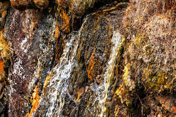 Jets of water running over the surface of the rocks
