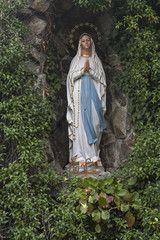 Grotte mit Marienfigur