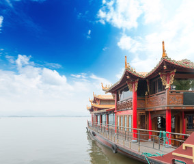 Obraz premium Traditional ship at the Xihu (West lake), Hangzhou, China