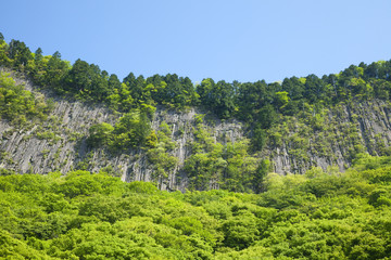 Fototapeta na wymiar 新緑の奈良曽爾村の屏風岩