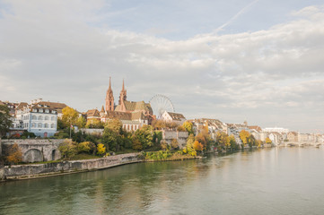 Basel, historische Altstadthäuser, Rhein, Münster, Schweiz