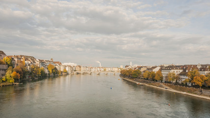 Fototapeta na wymiar Basel, Altstadt, Rhein, Rheinbrücke, Rheinufer, Herbst, Schweiz