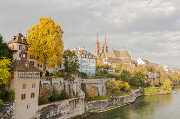 Fototapeta na wymiar Basel, Stadt, historische Häuser, Münster, Kirche, Schweiz