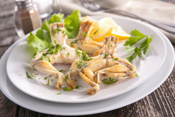 fried frog leg with parsley