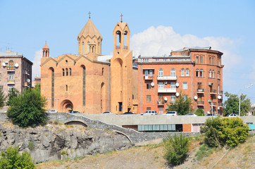 Fototapeta na wymiar Викариальная церковь Св. Саргис в Ереване
