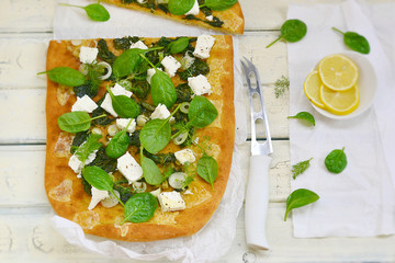 spinach and feta pizza