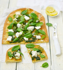 spinach and feta pizza