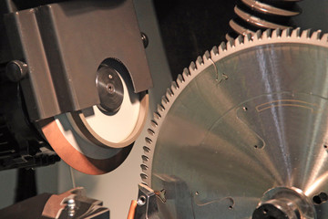 Grinding machine