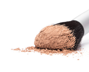 Makeup brush with loose cosmetic powder
