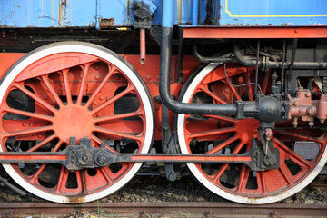 Fototapeta na wymiar Wheels on the old train locomotive