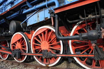 Fototapeta na wymiar Wheels on the old train locomotive