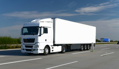 Fototapeta na wymiar LKW auf Autobahn // Truck on highway