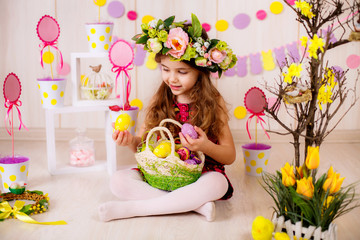 Obraz na płótnie Canvas Easter concept. Beautiful girl in the room with decorations