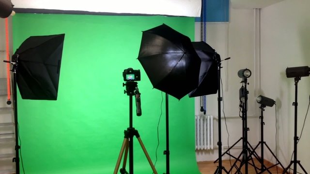 film production - behind scenes - lighting - green screen studio