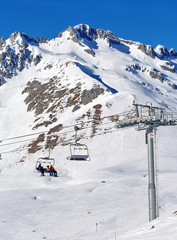 Fototapeta na wymiar savoie-station de ski