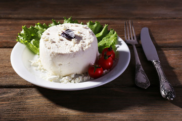 Cottage cheese with lettuce and tomatoes