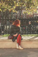 Obraz premium Young woman sitting in park