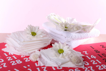 Obraz na płótnie Canvas Sanitary pads and white flowers