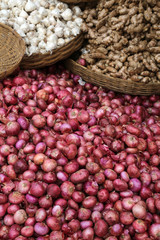 Kolkata street market: garlic, ginger and garlic