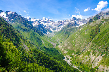Fototapeta na wymiar Hiking in the Mountain Alps of France