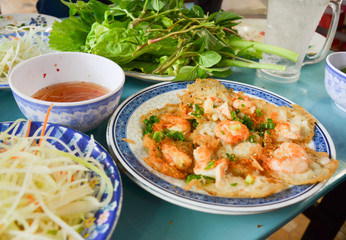 Vietnamese mini fried rice pancakes, banh khot.