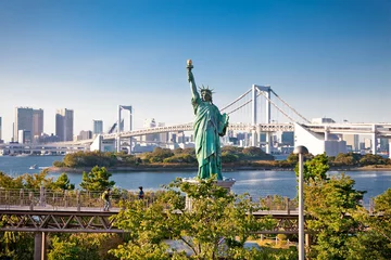 Gordijnen Lady Liberty naast elkaar in Tokyo, Japan. © Aleksandar Todorovic