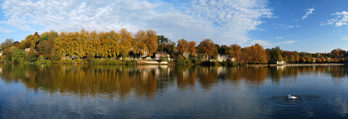 Bords de Seine en automne &agrave; Melun