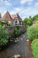 Fototapeta na wymiar Maisons au bord de la Weiss à Kaysersberg, Haut Rhin, Alsace