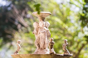 Papier Peint photo Fontaine roman style fountain in garden