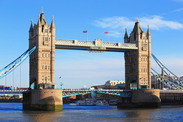 Naklejka na ściany i meble Tower Bridge in London