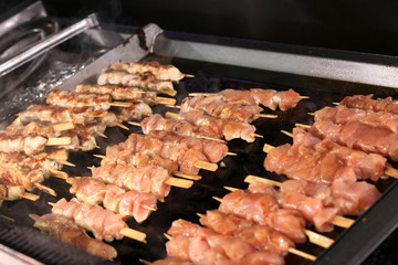 Cooking of meat on skewers