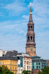Fototapeta na wymiar Church and houses in Hamburg