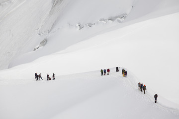 alpinisti sul monte bianco