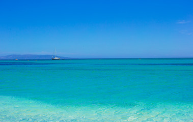 Fototapeta na wymiar Incredibly clean turquoise water in the sea near tropical island