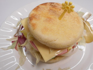 イングリッシュマフィンのサンドイッチ