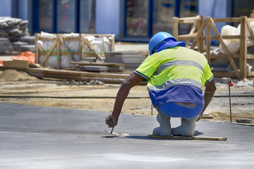 Ouvrier travaillant sur un chantier