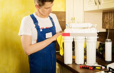 water filter. Locksmith installs water filterм
