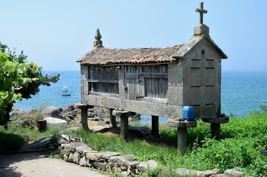 Horreo by the sea