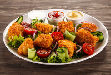 Grilled chicken nuggets and vegetables