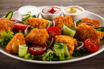 Grilled chicken nuggets and vegetables