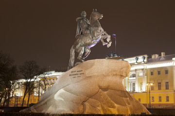 Памятник Петру I на Сенатской площади в...