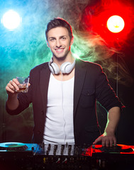 DJ