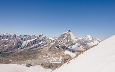 Fototapeta na wymiar Zermatt, Bergdorf, Alpen, Wallis, Theodulgletscher, Trockener Steg, Klein Matterhorn, Matterhorn, Wanderferien, Sommer, Schweiz, Italien