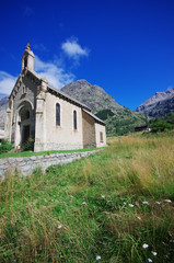 Fototapeta na wymiar chapelle de la bérarde - oisans