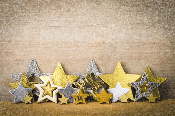 goldene und silberne sterne mit werbefläche